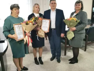 Вручение почетных дипломов министерства образования, науки и молодежной политики Нижегородской области учителям МБОУ «Хвощевская школа»