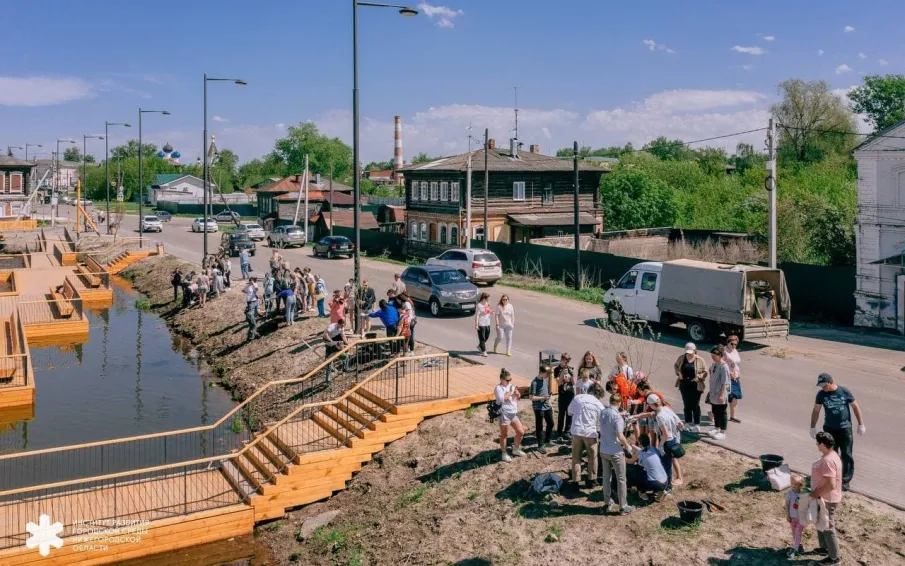 80 деревьев и добрые сердца. Настоящий праздник озеленения на Кабацком озере